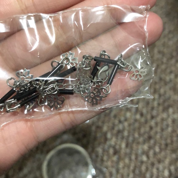 All jewelries free when you buy 2+ items - Picture 4 of 6